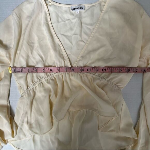 *marks* NWOT Revolve x About Us Skylar Deep V Top in Cream | Size L - Picture 9 of 10